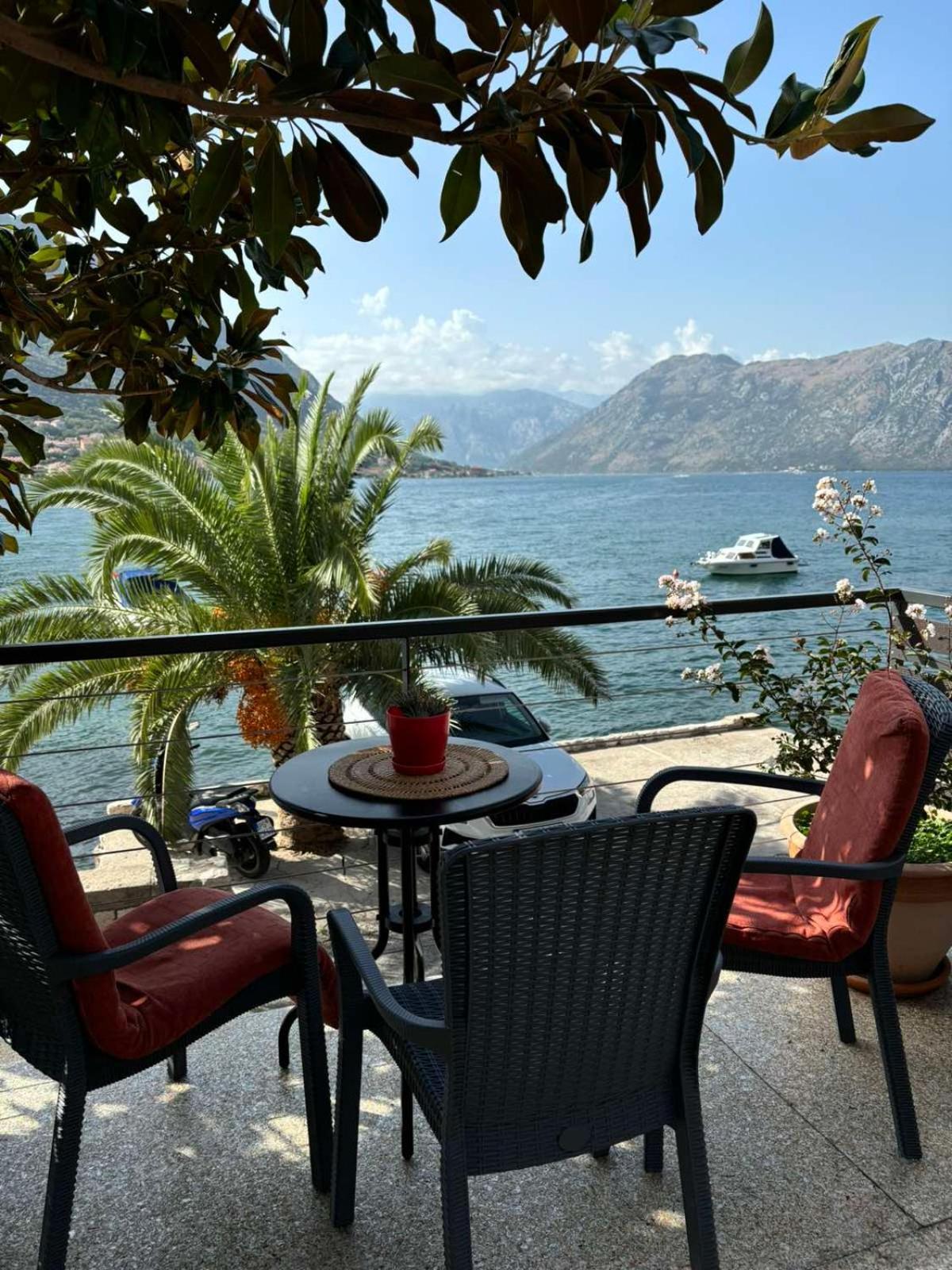 Sunny Bay Apartments Kotor Extérieur photo